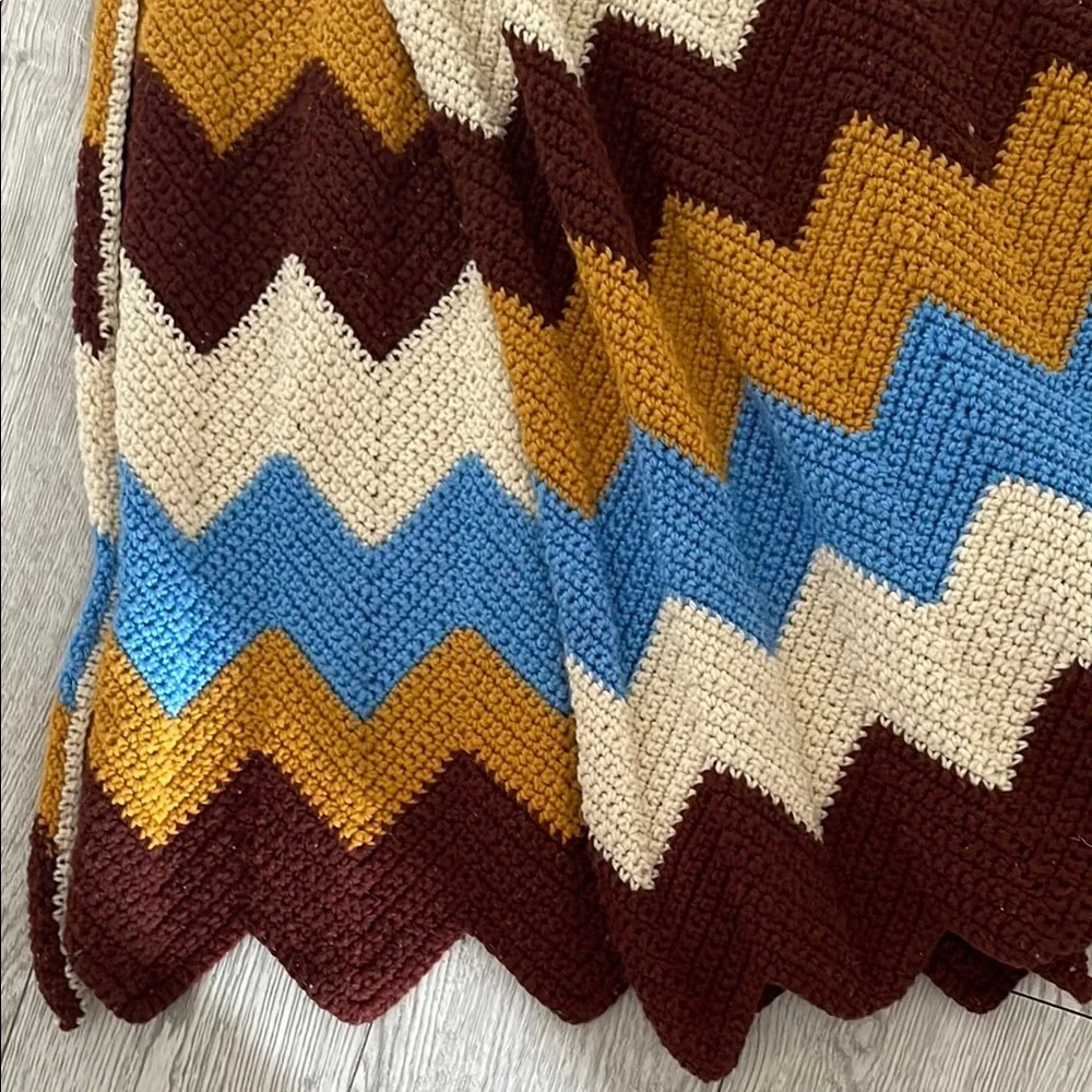 Chevron Pattern Knit Blanket